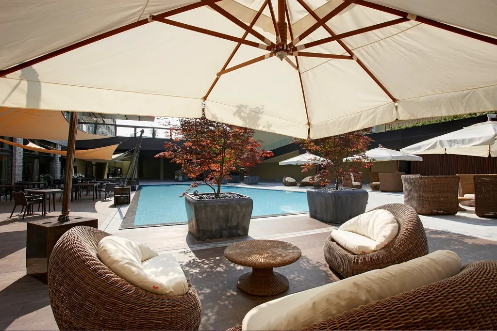 Devero Hotel Pool Day